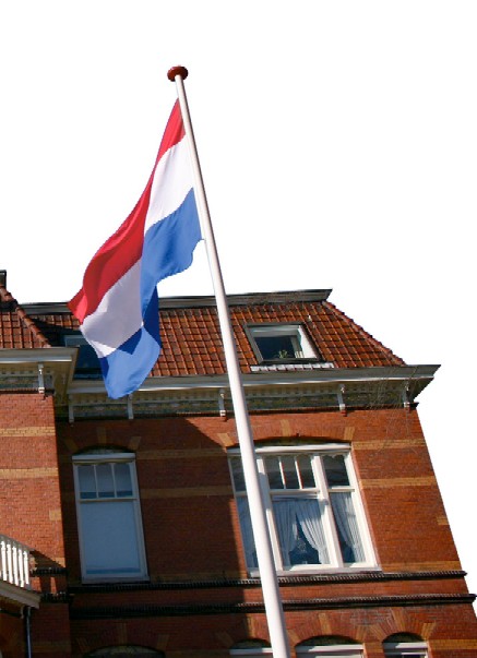 vlaggenmast met nederlandse vlag